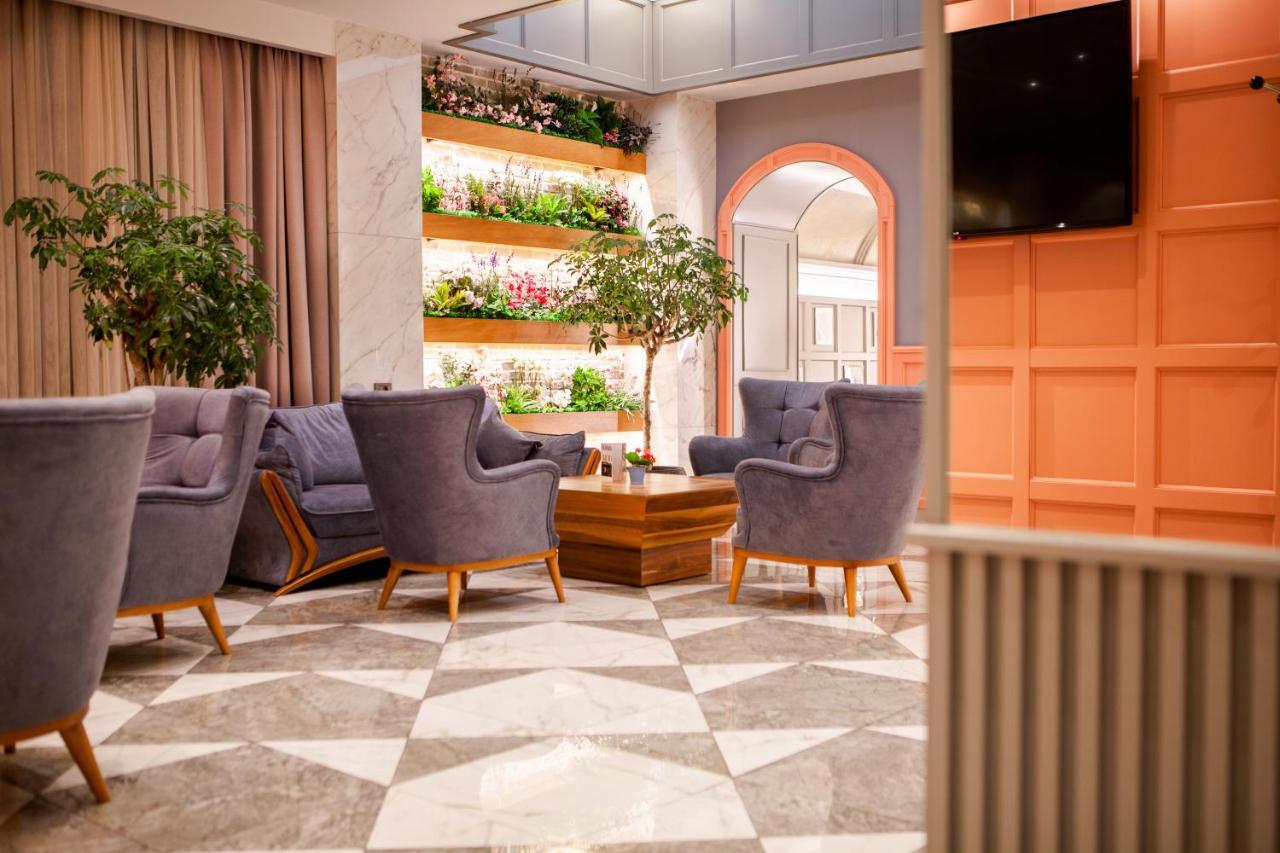 Theatrum Hotel Baku Exterior foto The lobby of the hotel