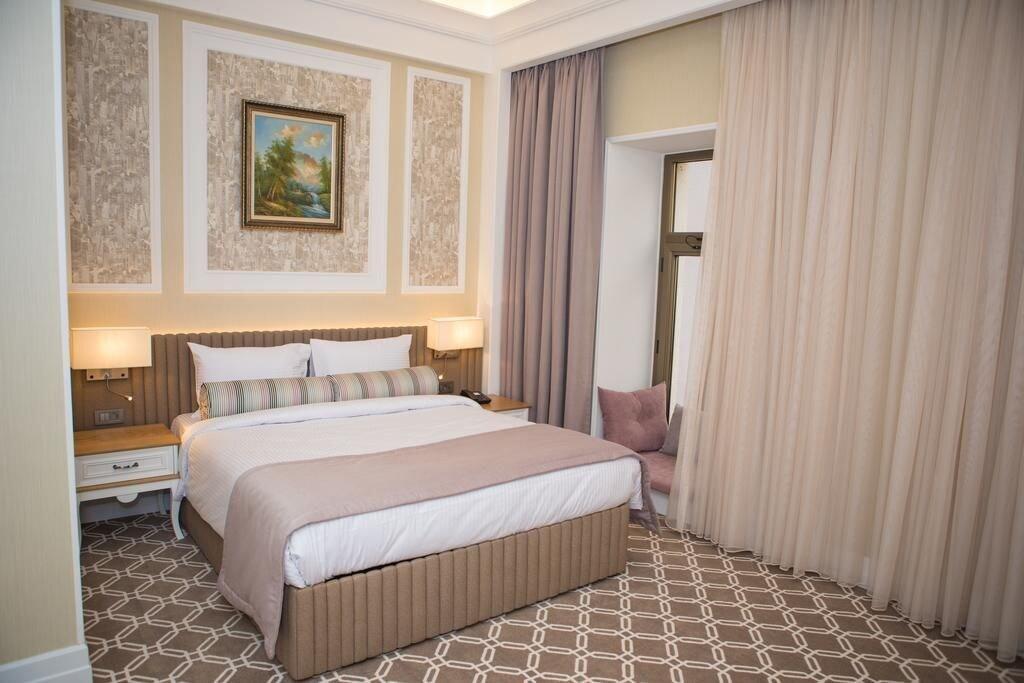 Theatrum Hotel Baku Exterior foto A bedroom at the hotel
