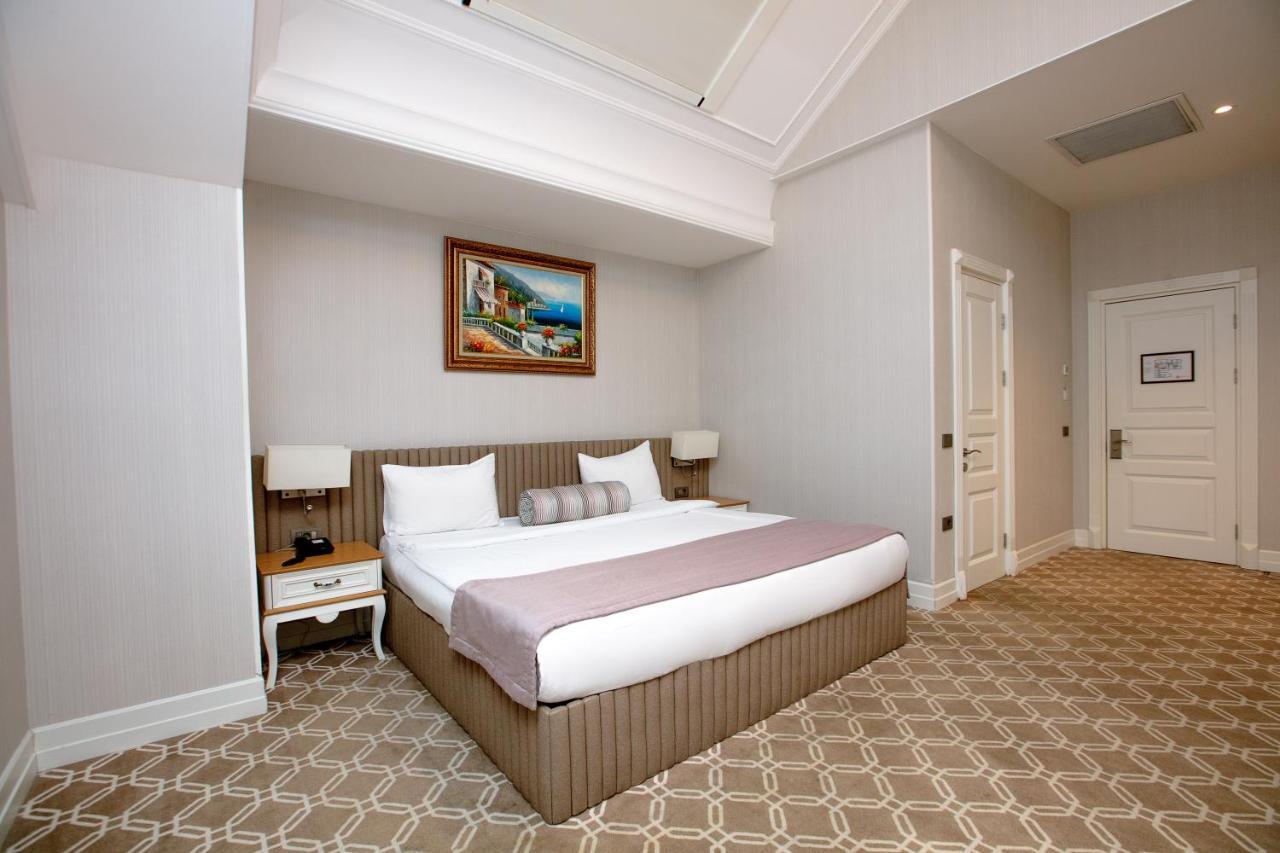 Theatrum Hotel Baku Exterior foto A bedroom at the hotel