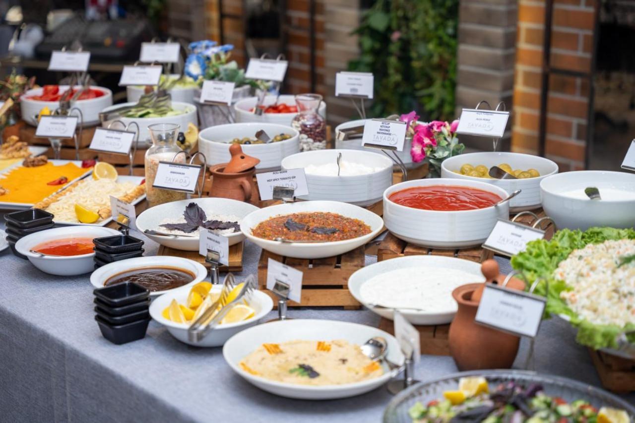 Theatrum Hotel Baku Exterior foto A buffet