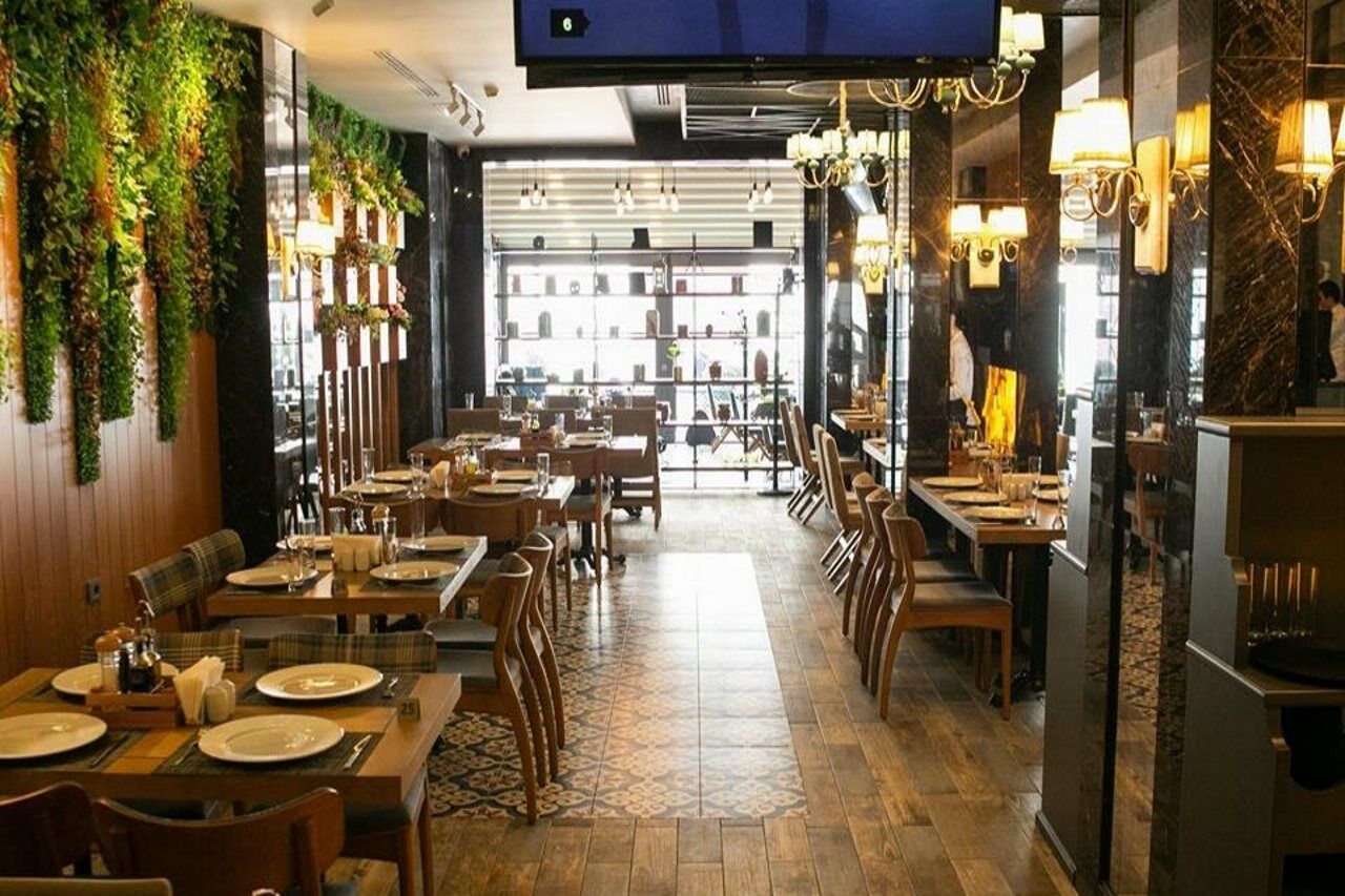 Theatrum Hotel Baku Exterior foto Restaurant in Madrid