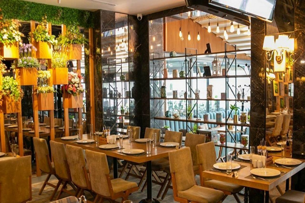 Theatrum Hotel Baku Exterior foto Interior of a restaurant in India